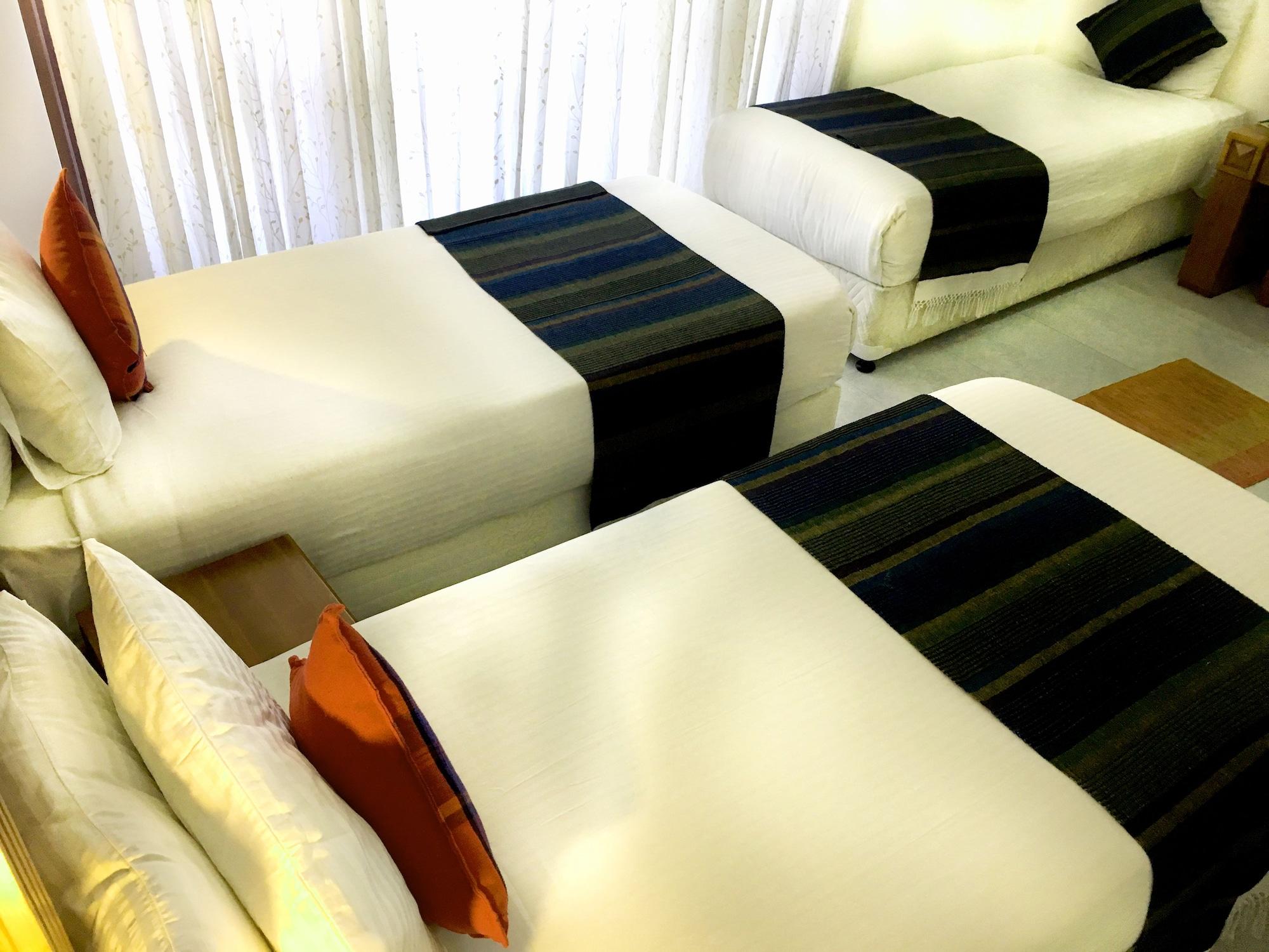 Hotel Yo Канди Екстериор снимка