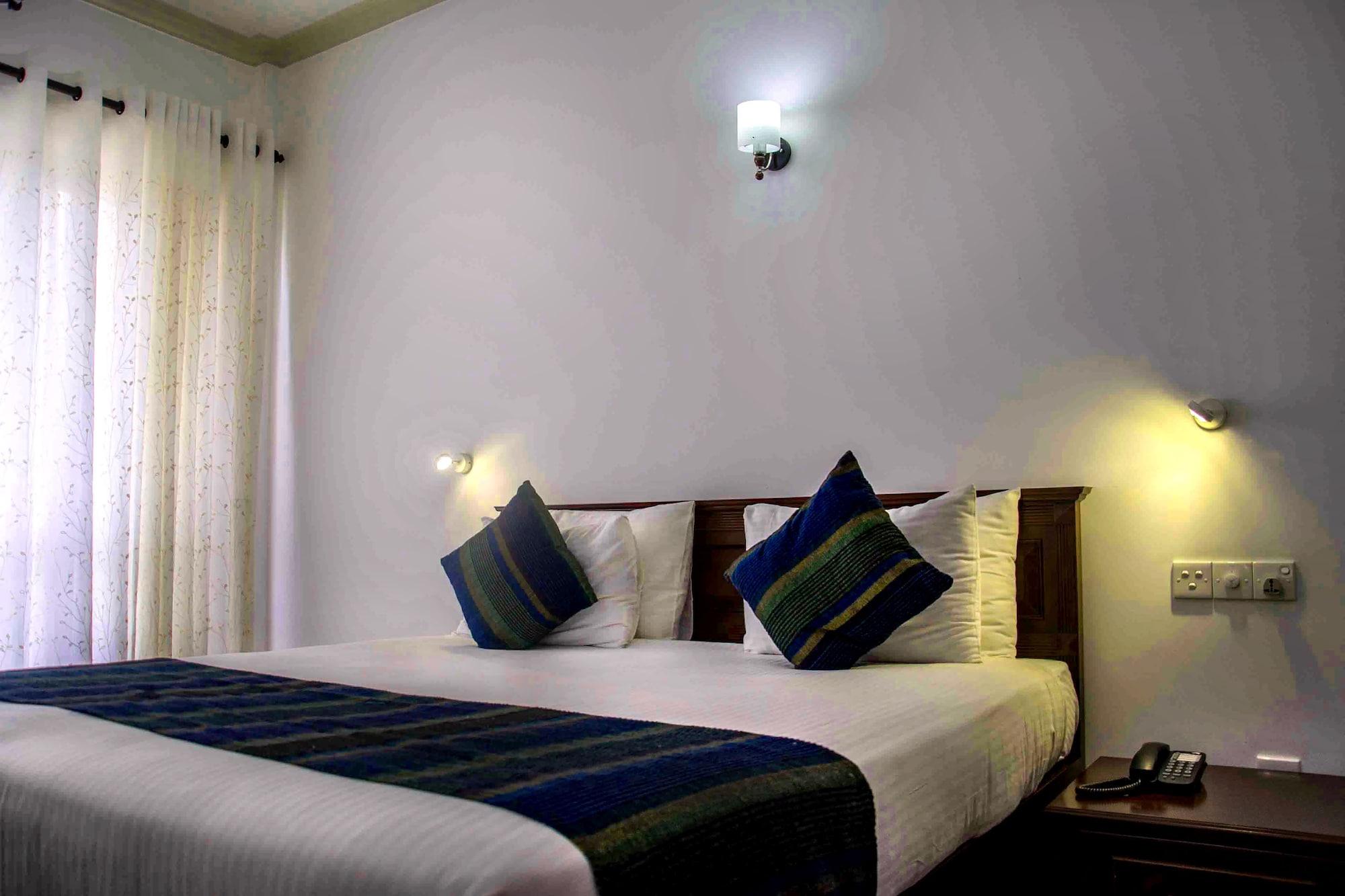 Hotel Yo Канди Екстериор снимка