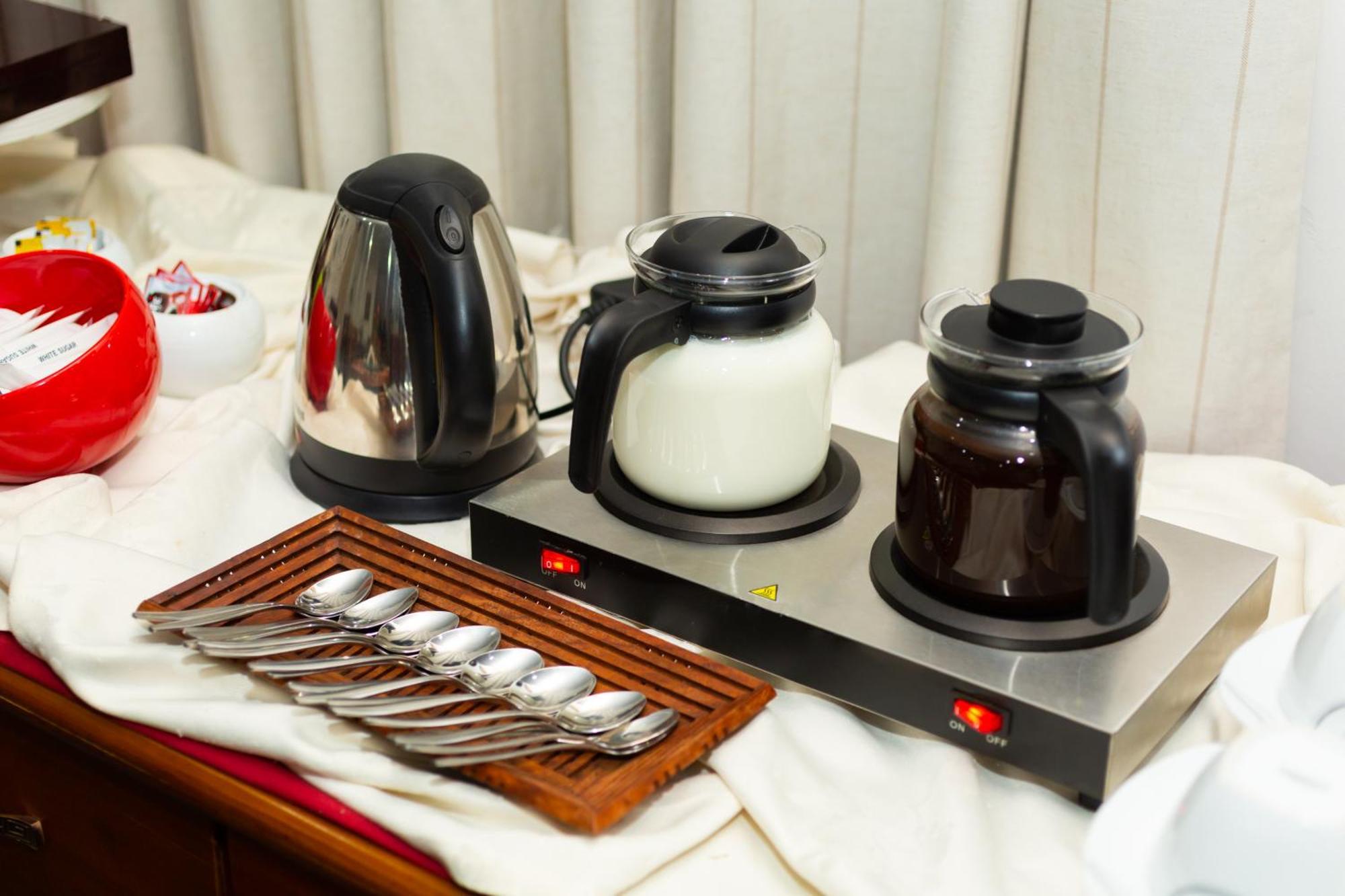 Hotel Yo Канди Екстериор снимка