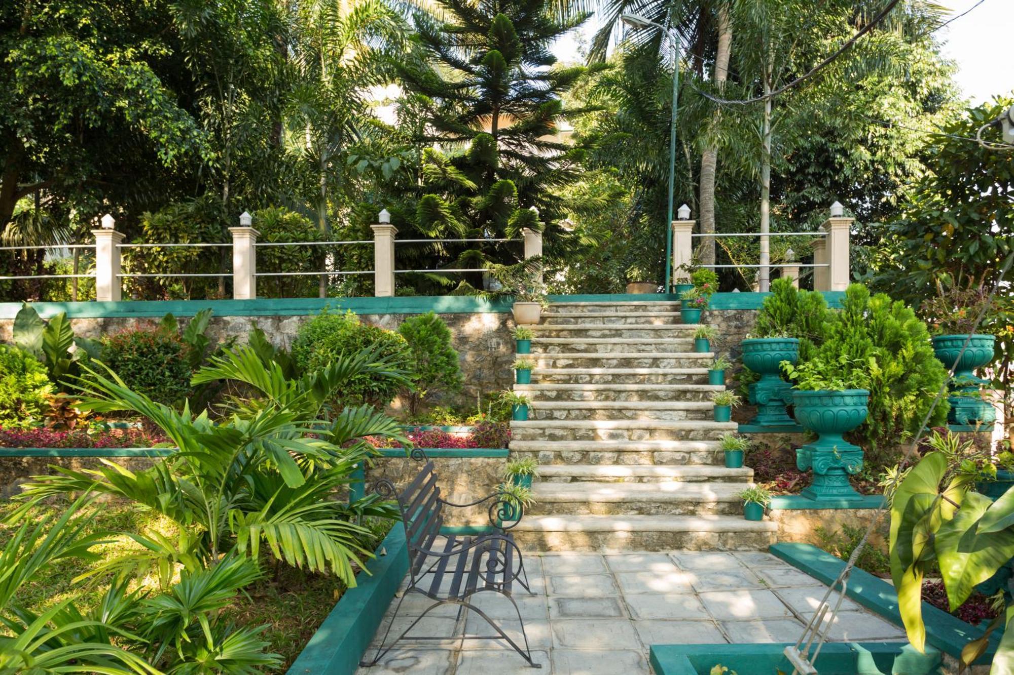 Hotel Yo Канди Екстериор снимка
