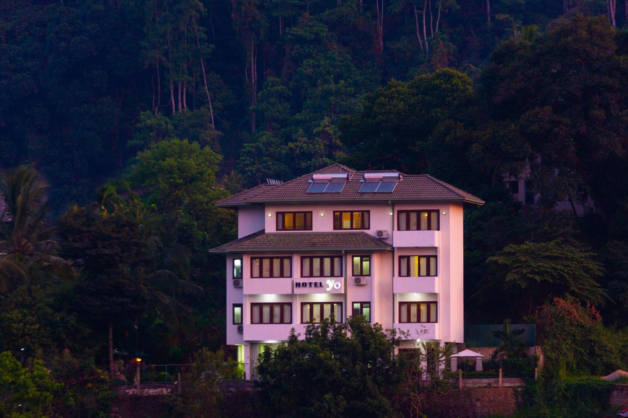 Hotel Yo Канди Екстериор снимка