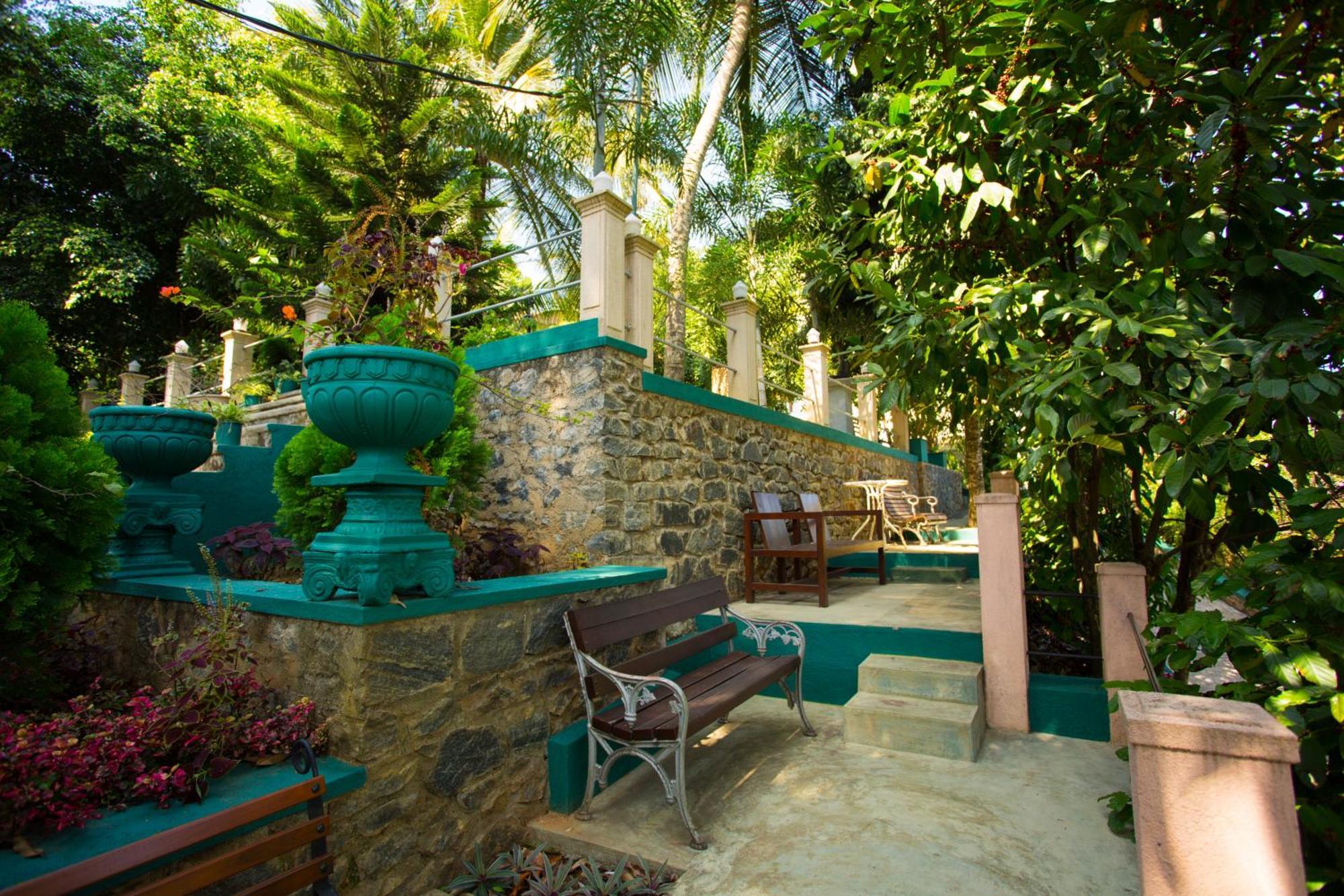 Hotel Yo Канди Екстериор снимка