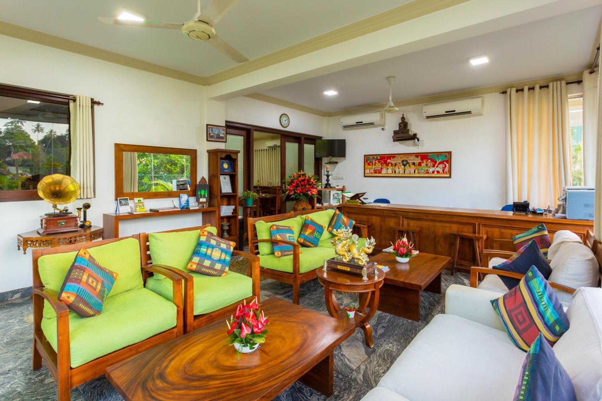 Hotel Yo Канди Екстериор снимка
