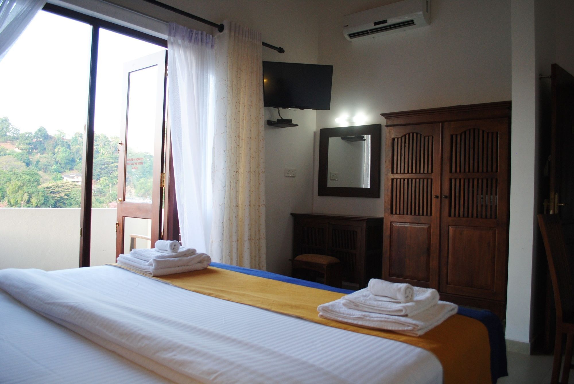 Hotel Yo Канди Екстериор снимка
